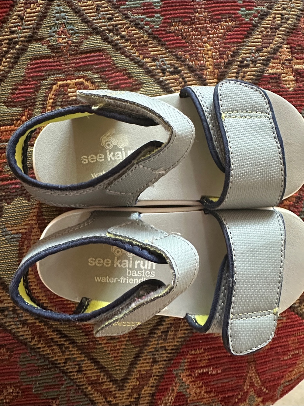 Brand name great shoe !!!!!! In perfect condition. Great show for growing feet!